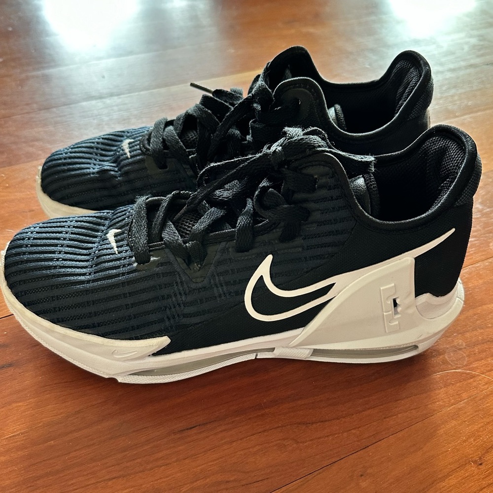 Nike Lebron Witness VI Basketball Shoes Yth Sz 7 🏀🏀